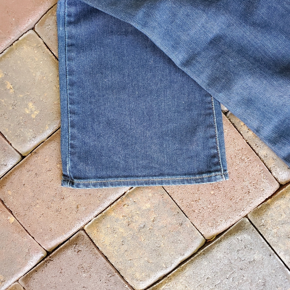 EUC Levi's Demi Curve Bootcut Med Blue Jeans 29×34 - Picture 7 of 8
